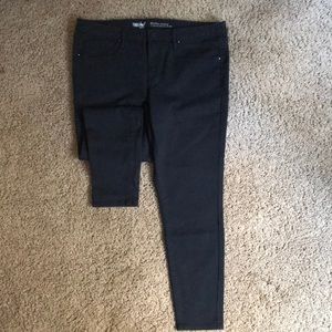 Massimo Mid rise Jegging size 14/32 S black